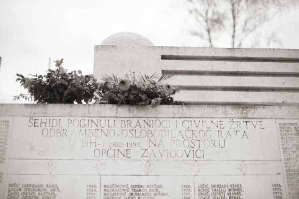 Zavidovići, spomenik